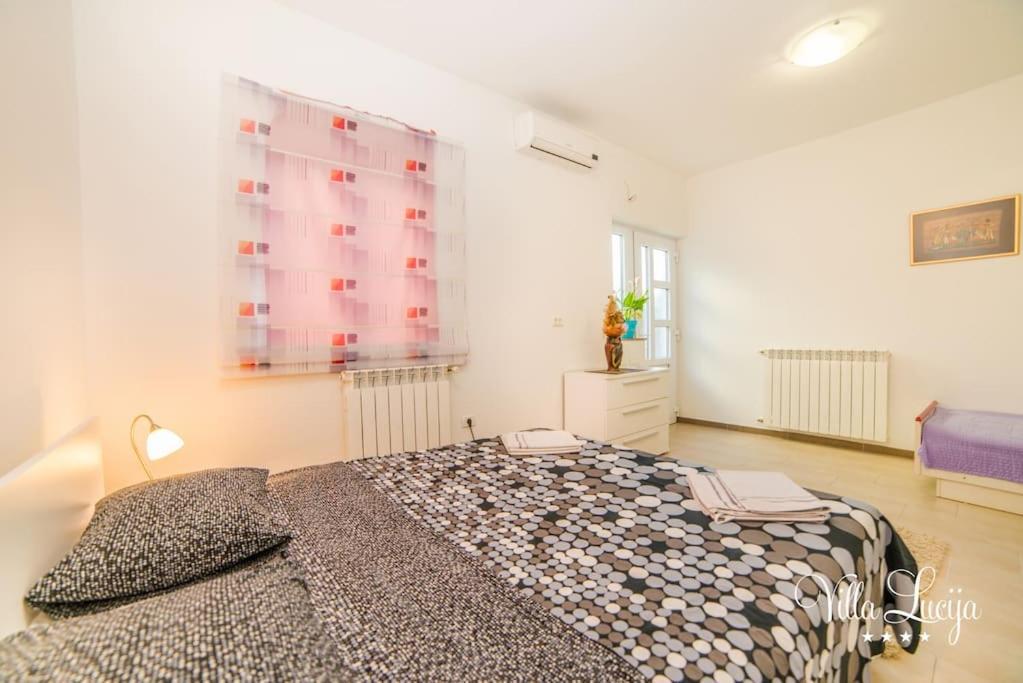 Villa Lucija Pula Exteriör bild