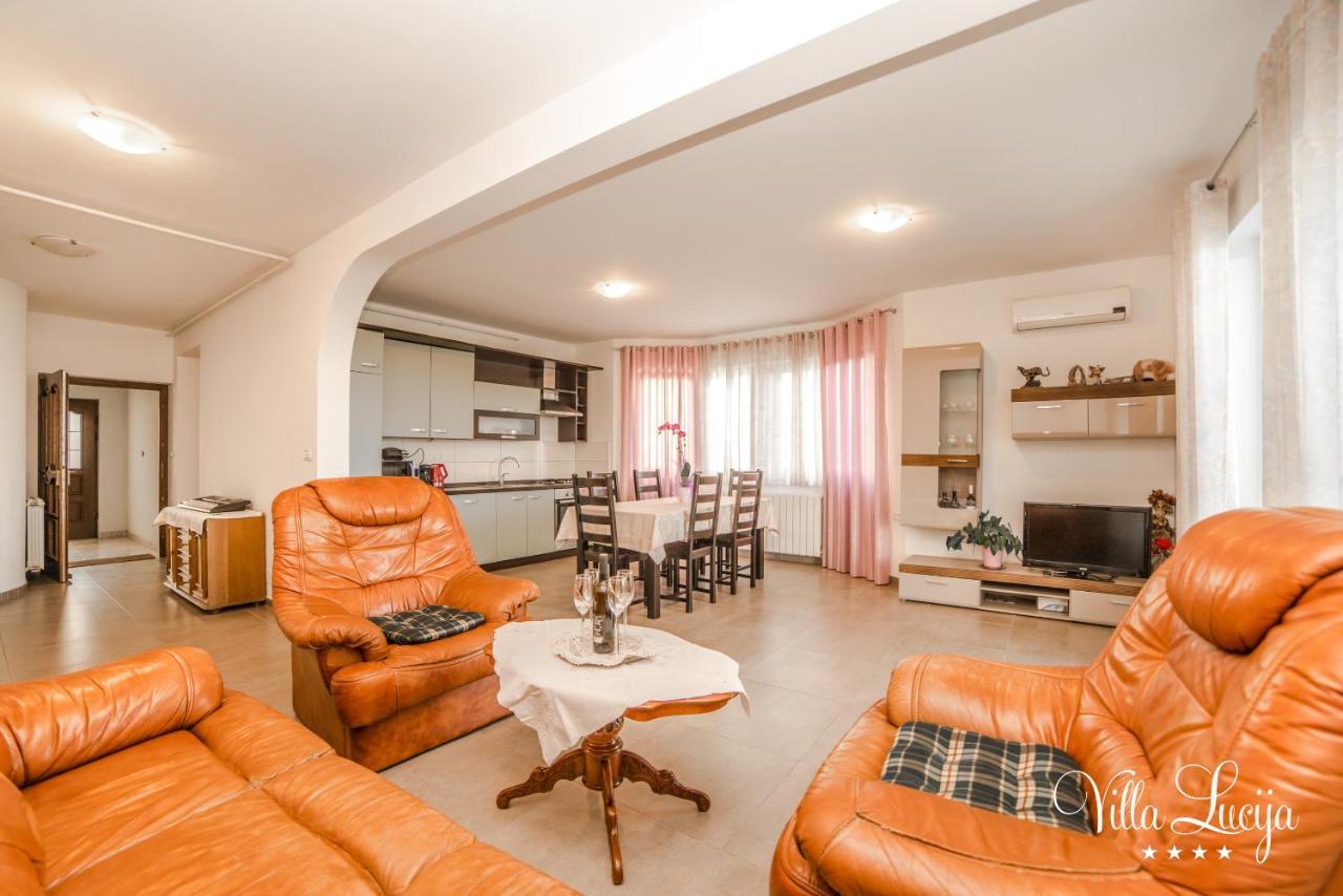 Villa Lucija Pula Exteriör bild