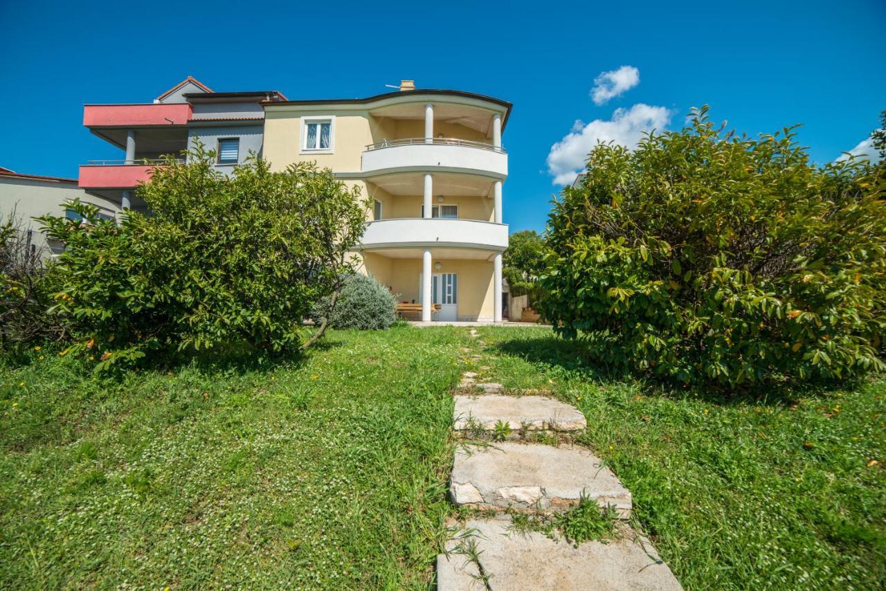 Villa Lucija Pula Exteriör bild